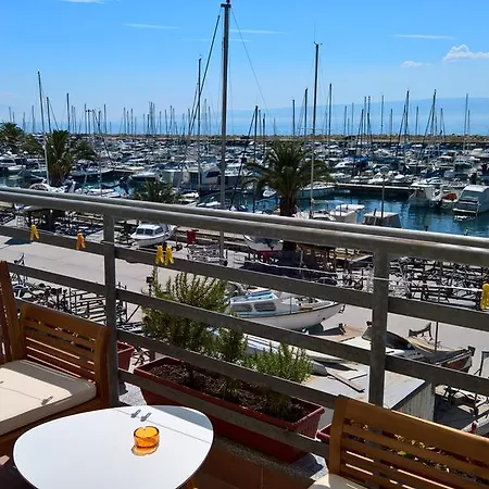 Marina Bay Zenta Luxury 4 Gasthuis 4*